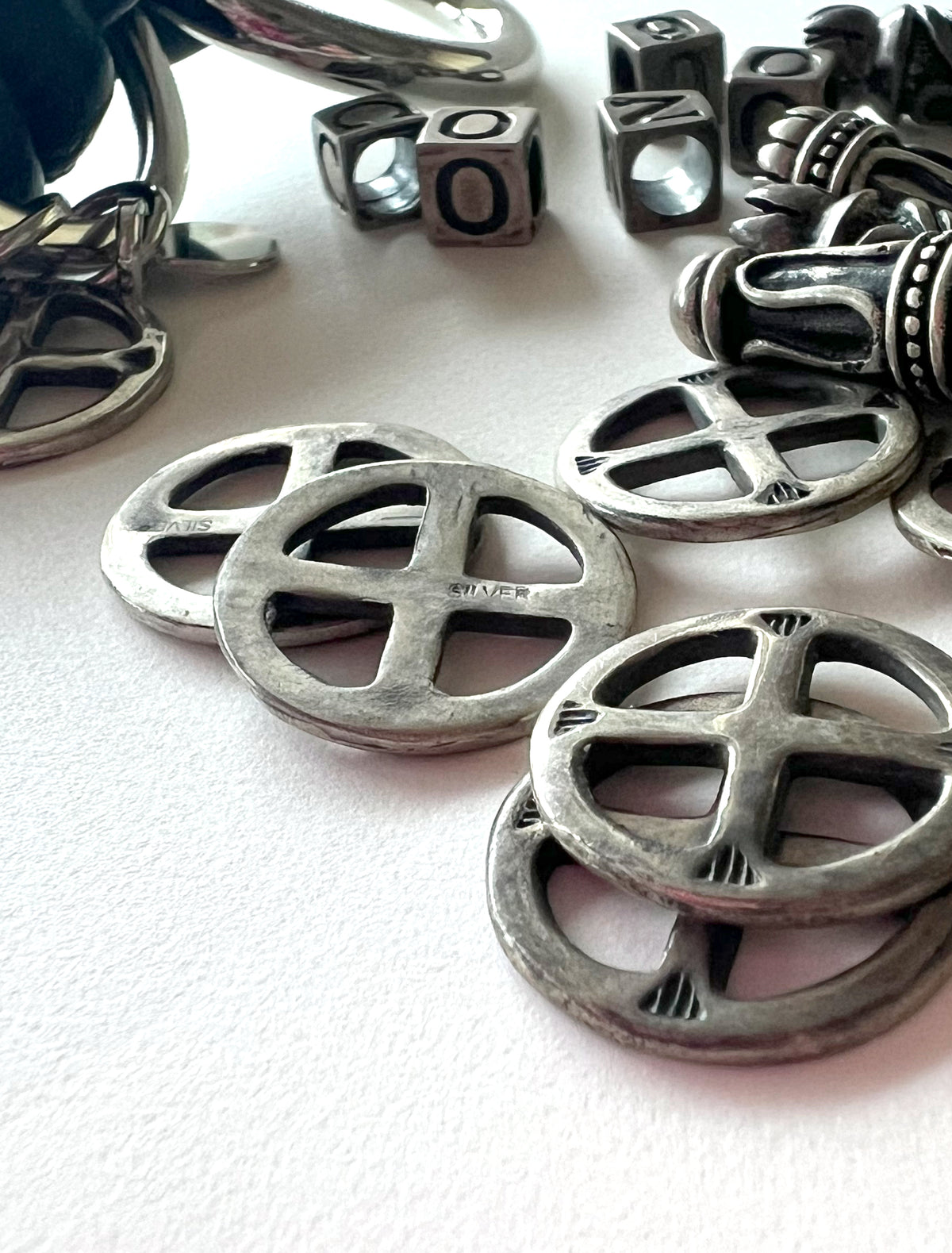 KEY CHARM｜MEDICINE WHEEL｜ Black